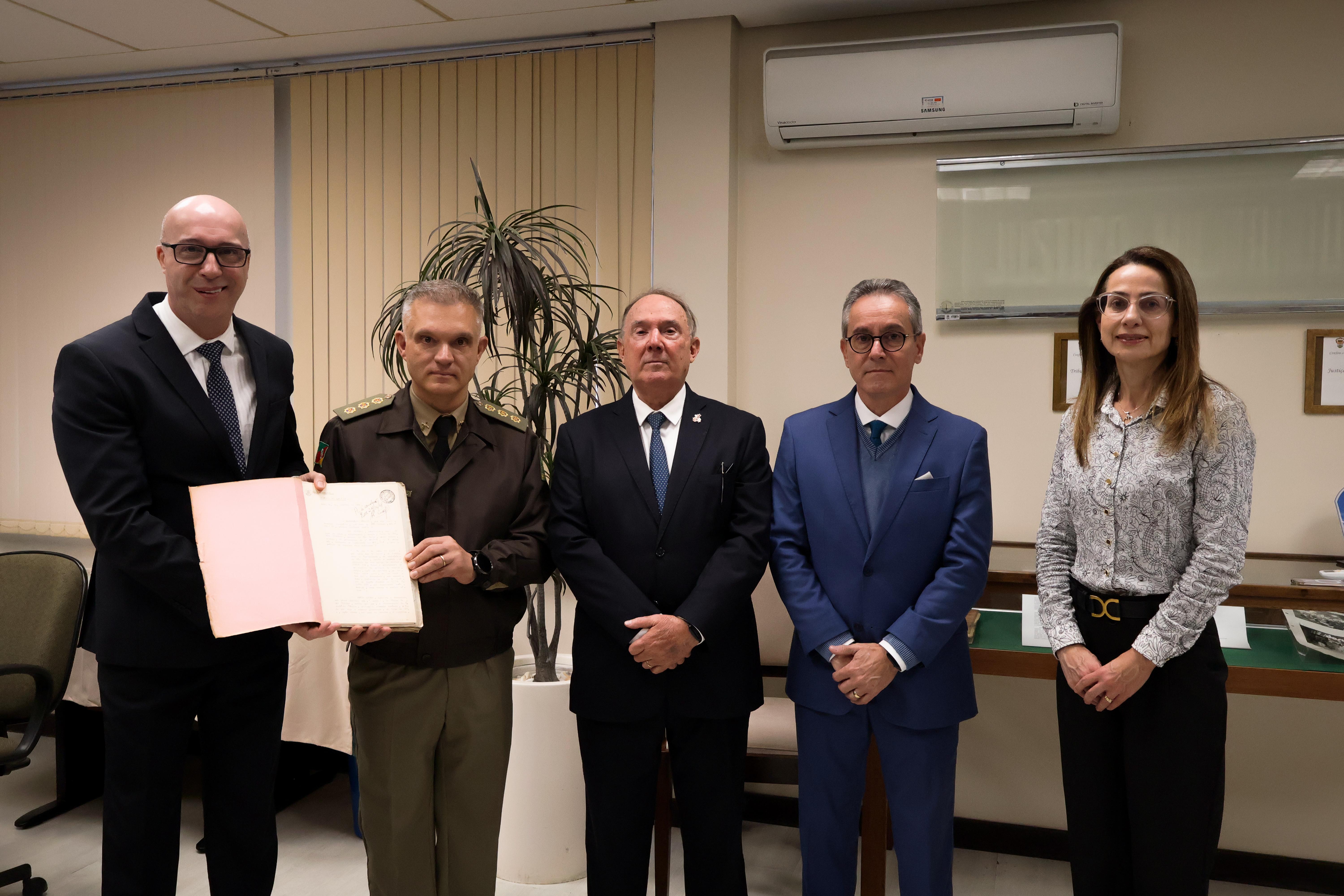 TJMRS firma termo de cooperação com a Brigada Militar para preservação de processos históricos