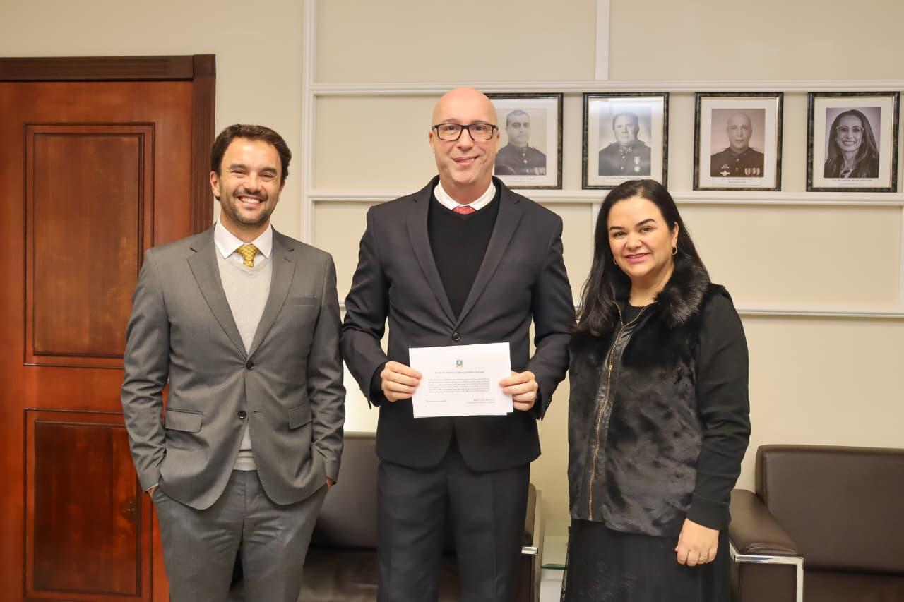 Presidente do TJMRS recebe convite para posse da nova defensora pública-geral do Estado